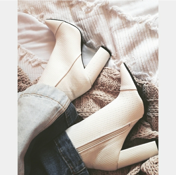 🆕️The Nude collection//White boot - Picture 4 of 5